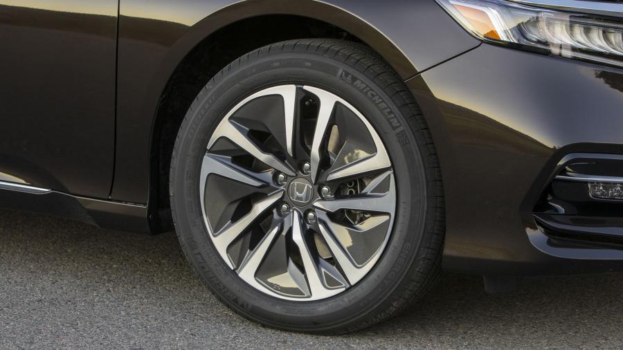 Колеса Honda Accord Touring Hybrid 2017 года  (NA) (фото 40 из 170)